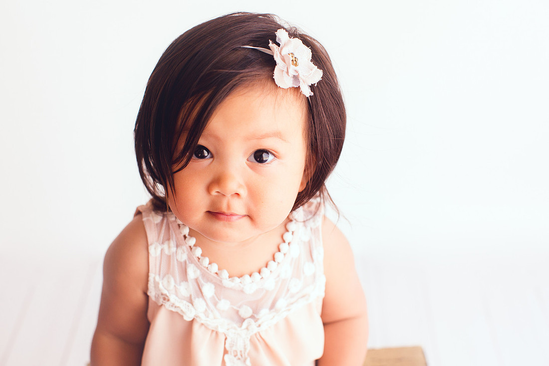 baby photographer in studio