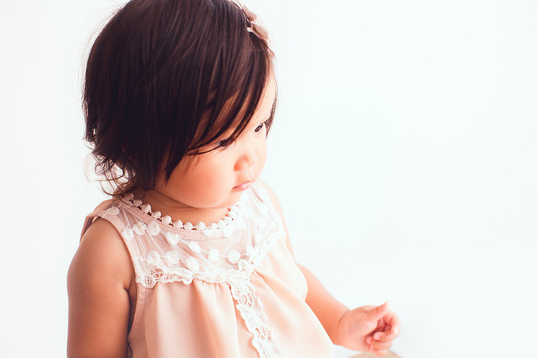 baby photographer in studio