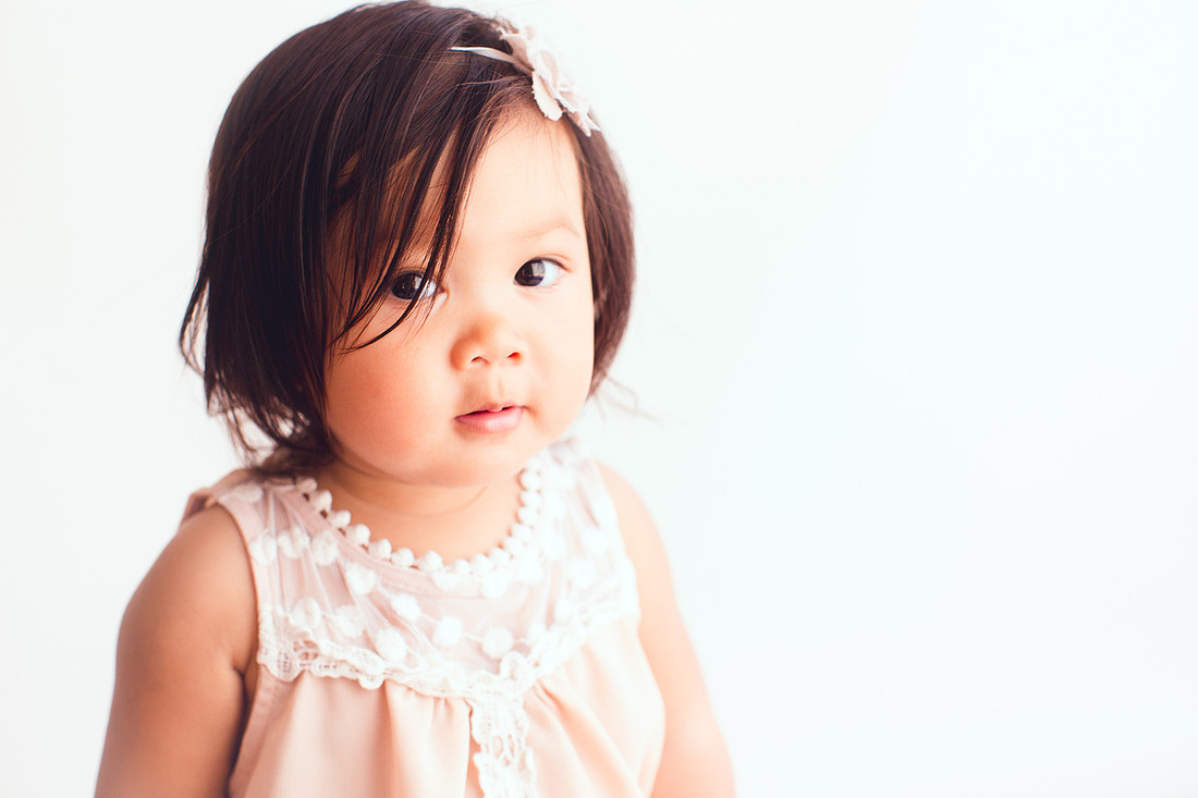 baby photographer in studio