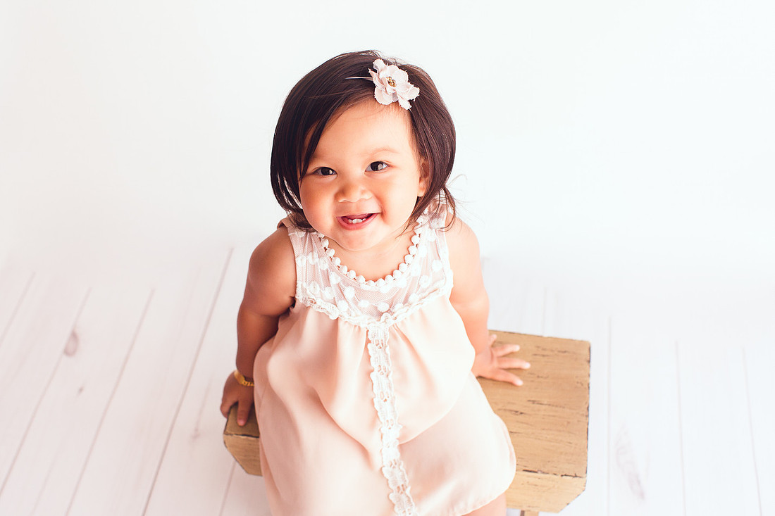 baby photographer in studio