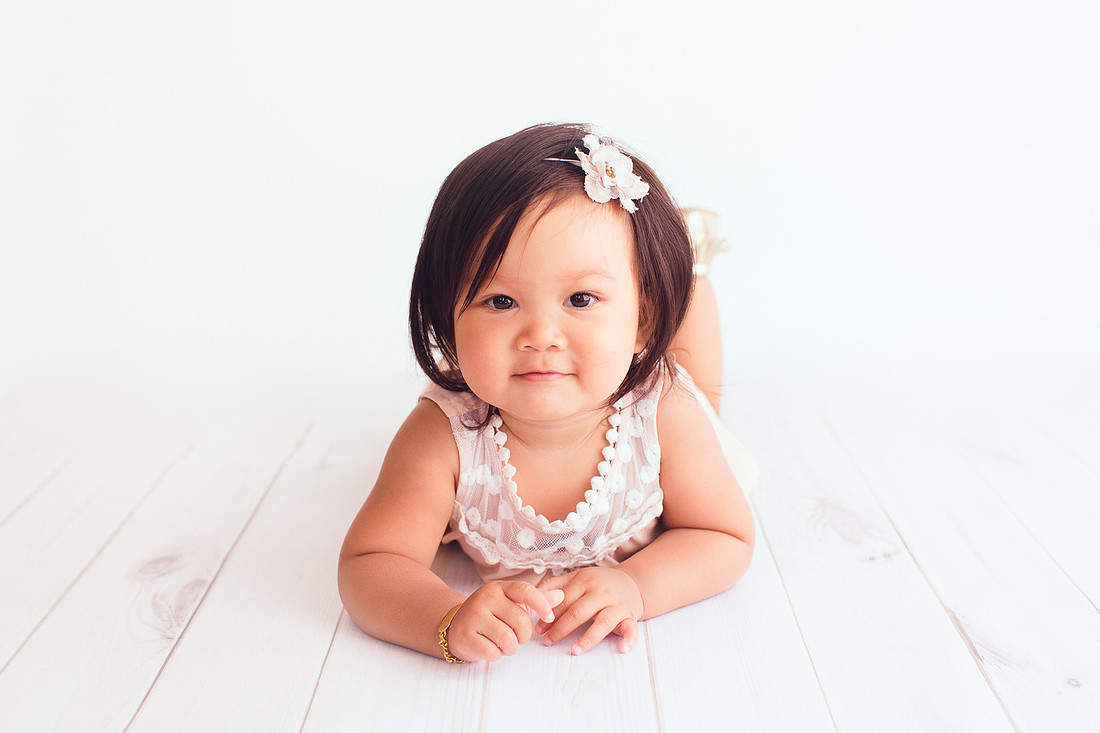baby photographer in studio